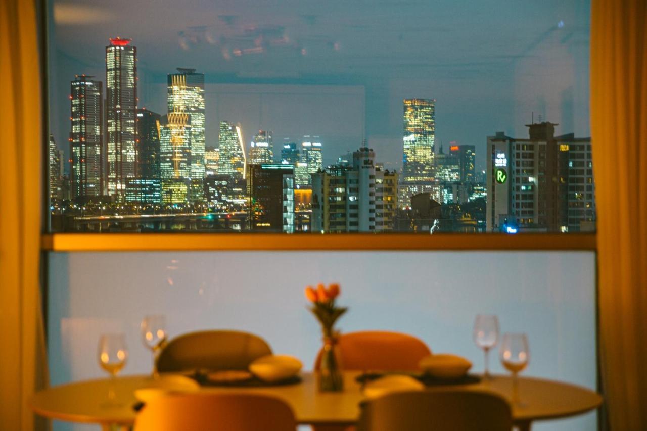 Fall In The View Apartment Seoul
